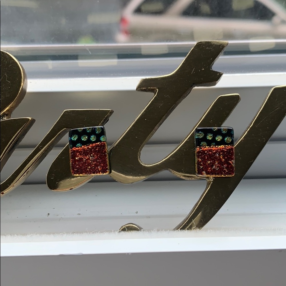 Funky iridescent studs - Picture 3 of 4